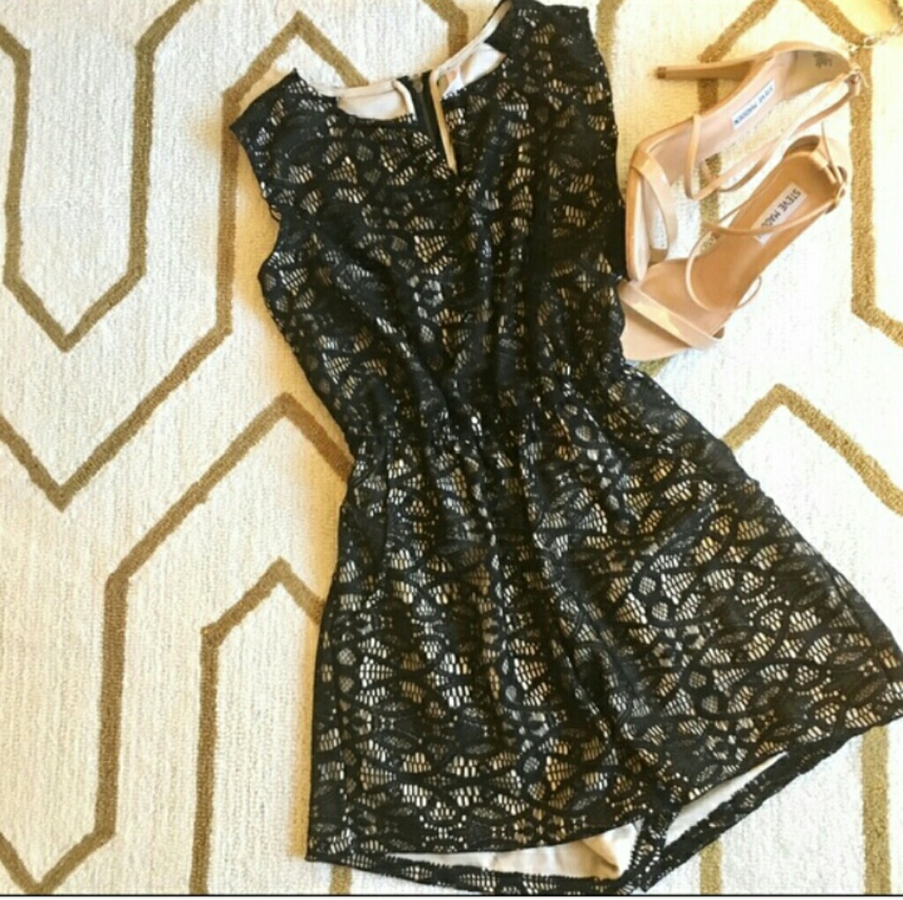 💖💋Cute black and nude lace romper💥💖