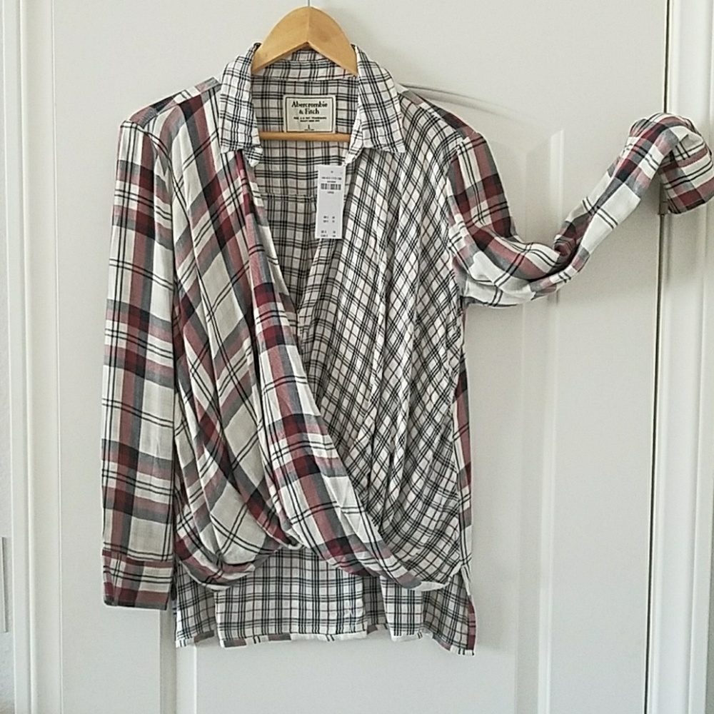 NWT | Wrap Front Top