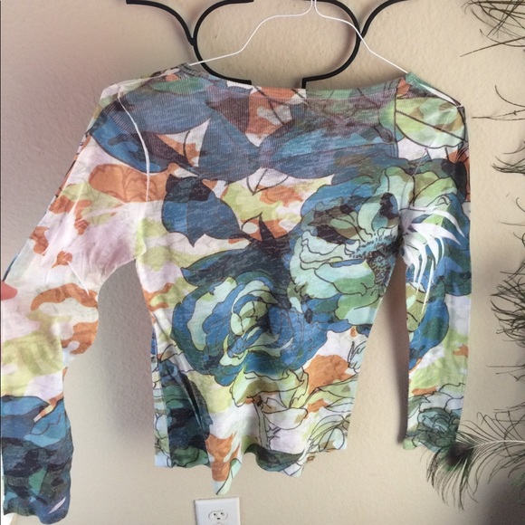 NWOT Women's Long Sleeve. - Picture 3 of 3