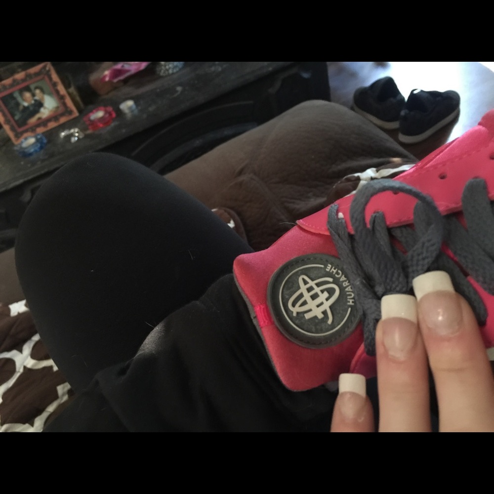 Nike pink and gray huaraches great condition