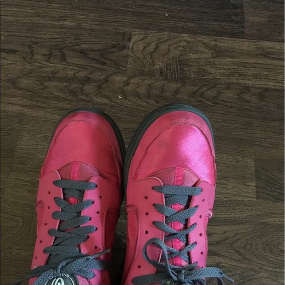 Nike pink and gray huaraches great condition - Picture 2 of 4