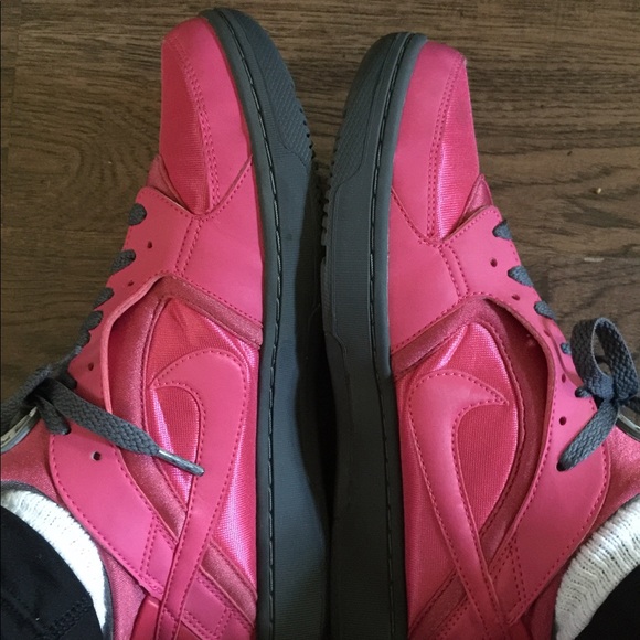 Nike pink and gray huaraches great condition - Picture 3 of 4