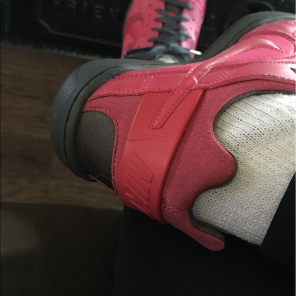 Nike pink and gray huaraches great condition - Picture 4 of 4
