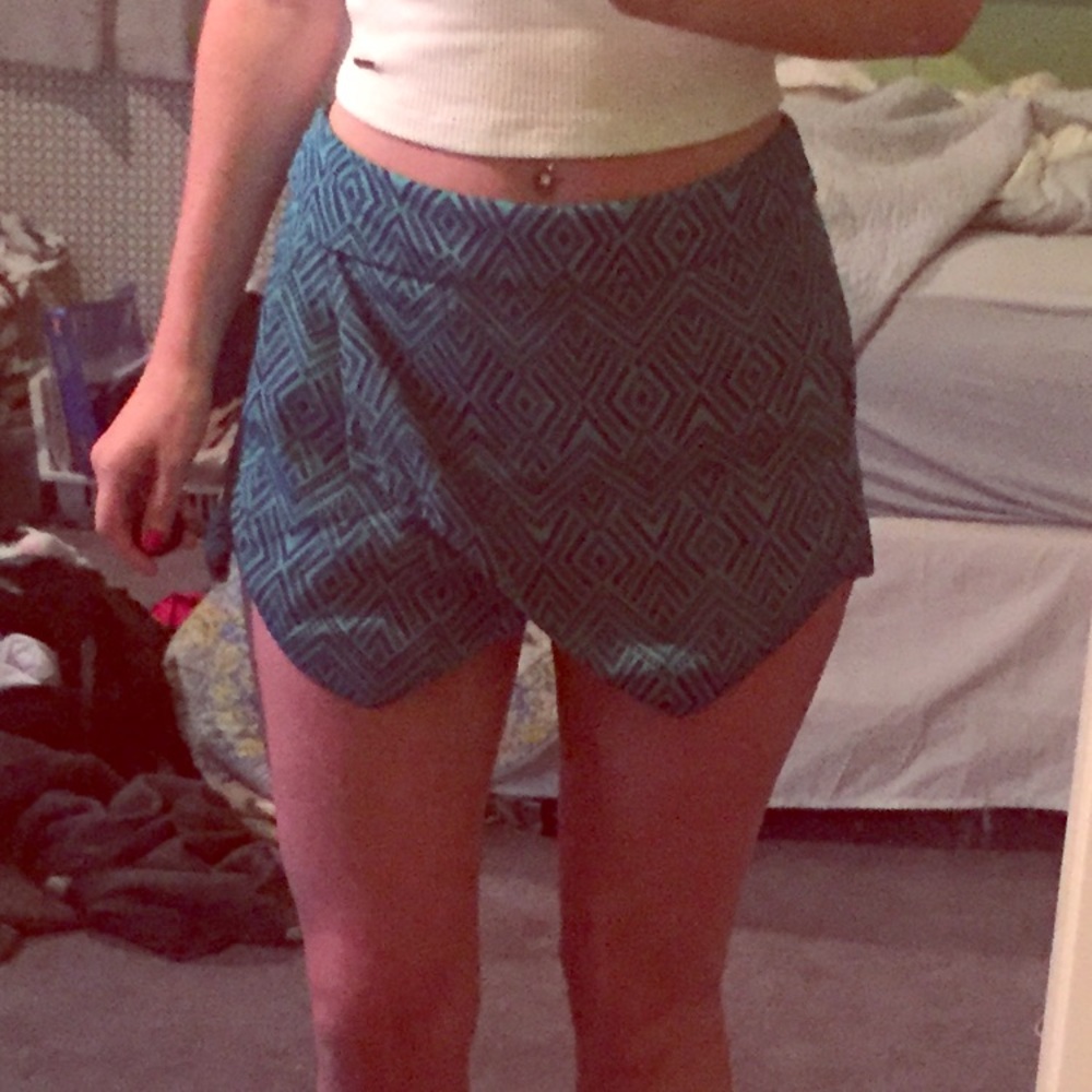 Pattern Pleated shorts