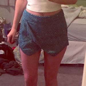Pattern Pleated shorts