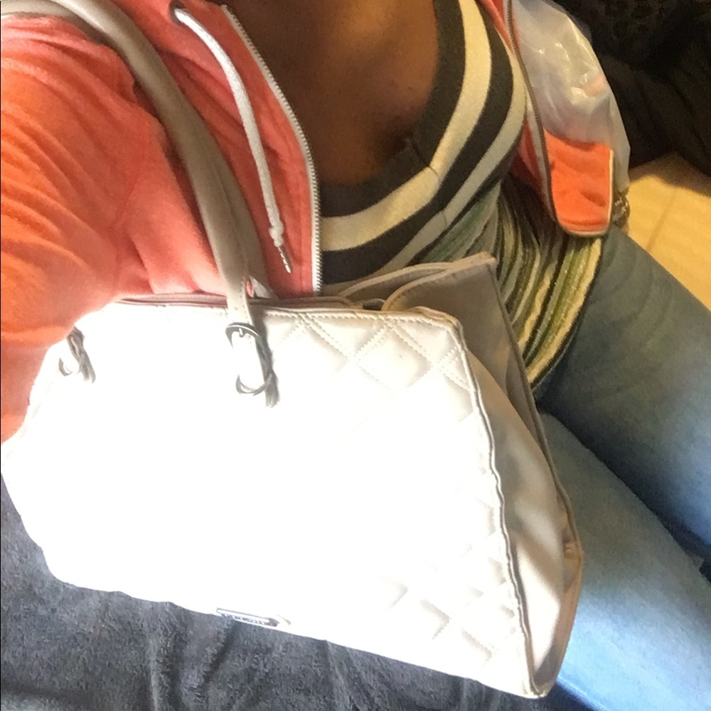 Steve Madden pursue ! Glue spill on inside