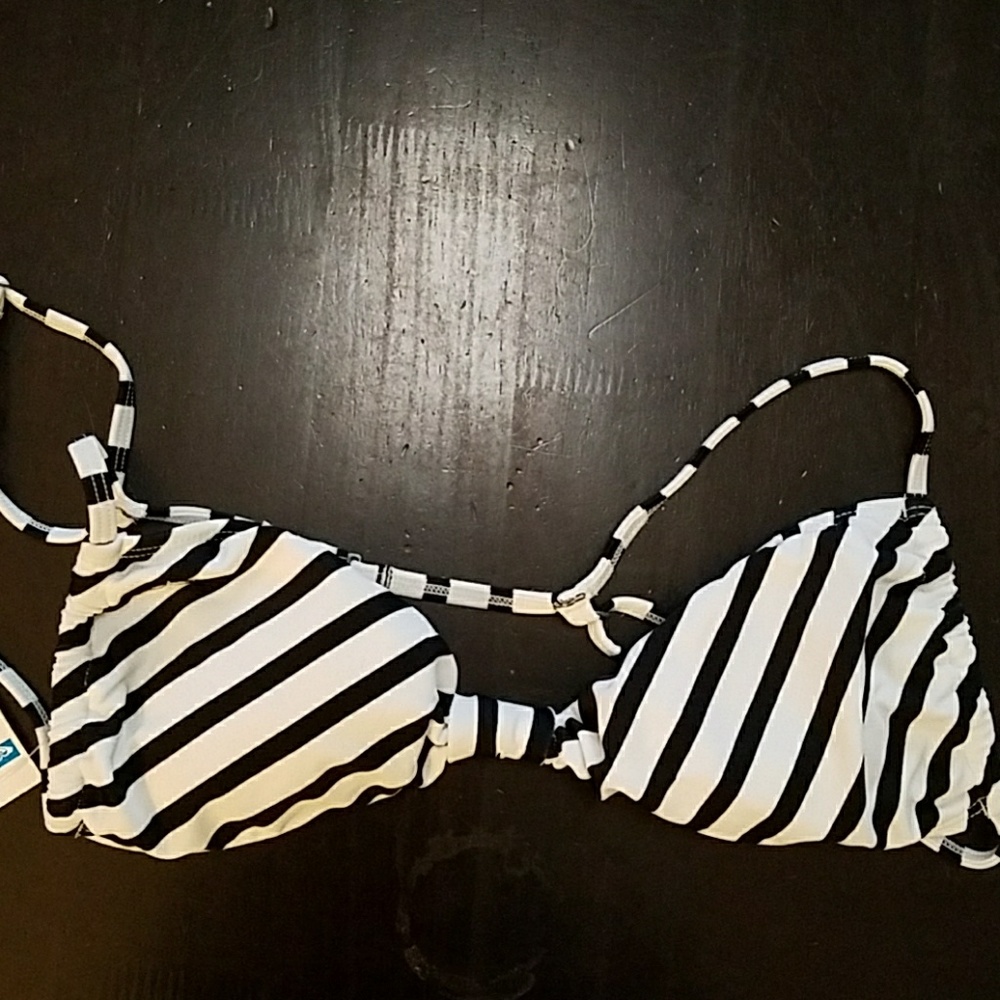 💥 3 for $15 💥 Roxy black and white striped top