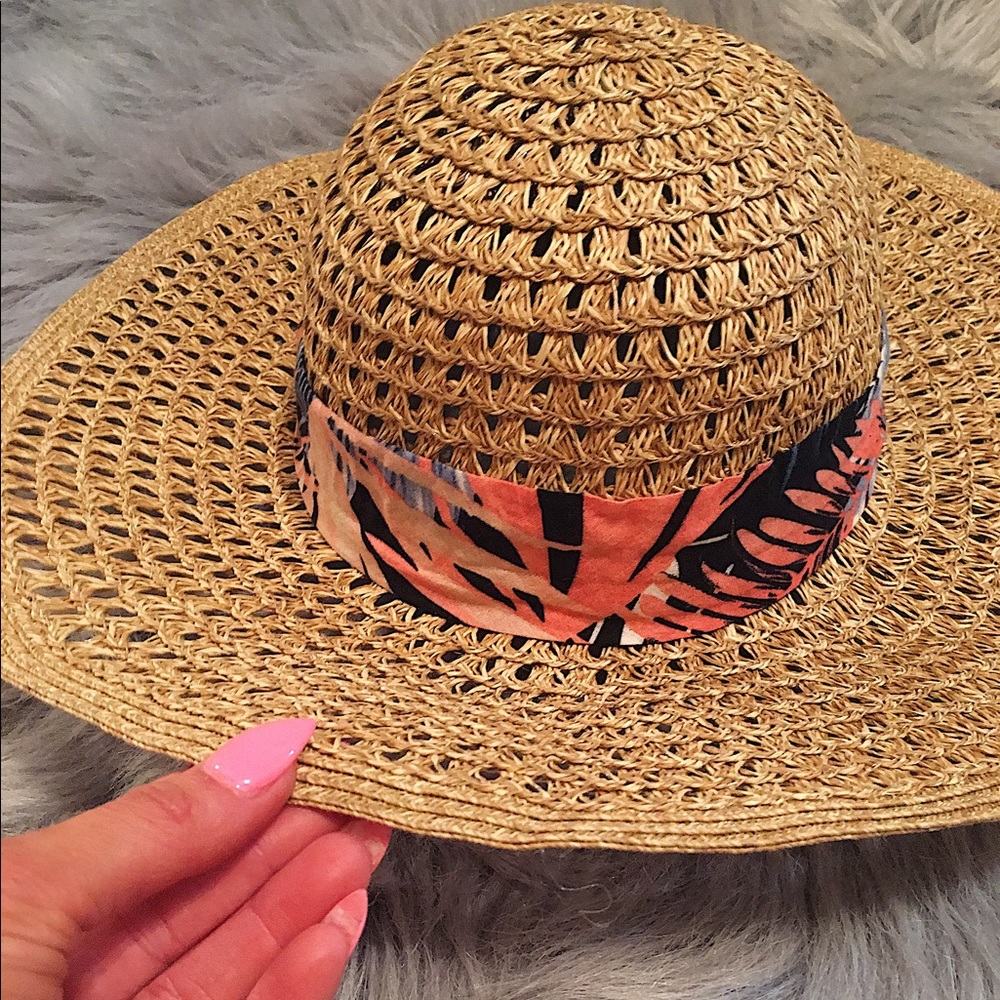 🌞Forever 21 Straw Hat🌞