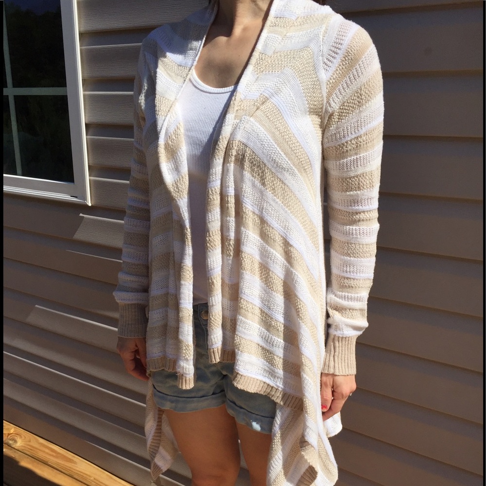 White and tan cardigan w tapered sides SZ S