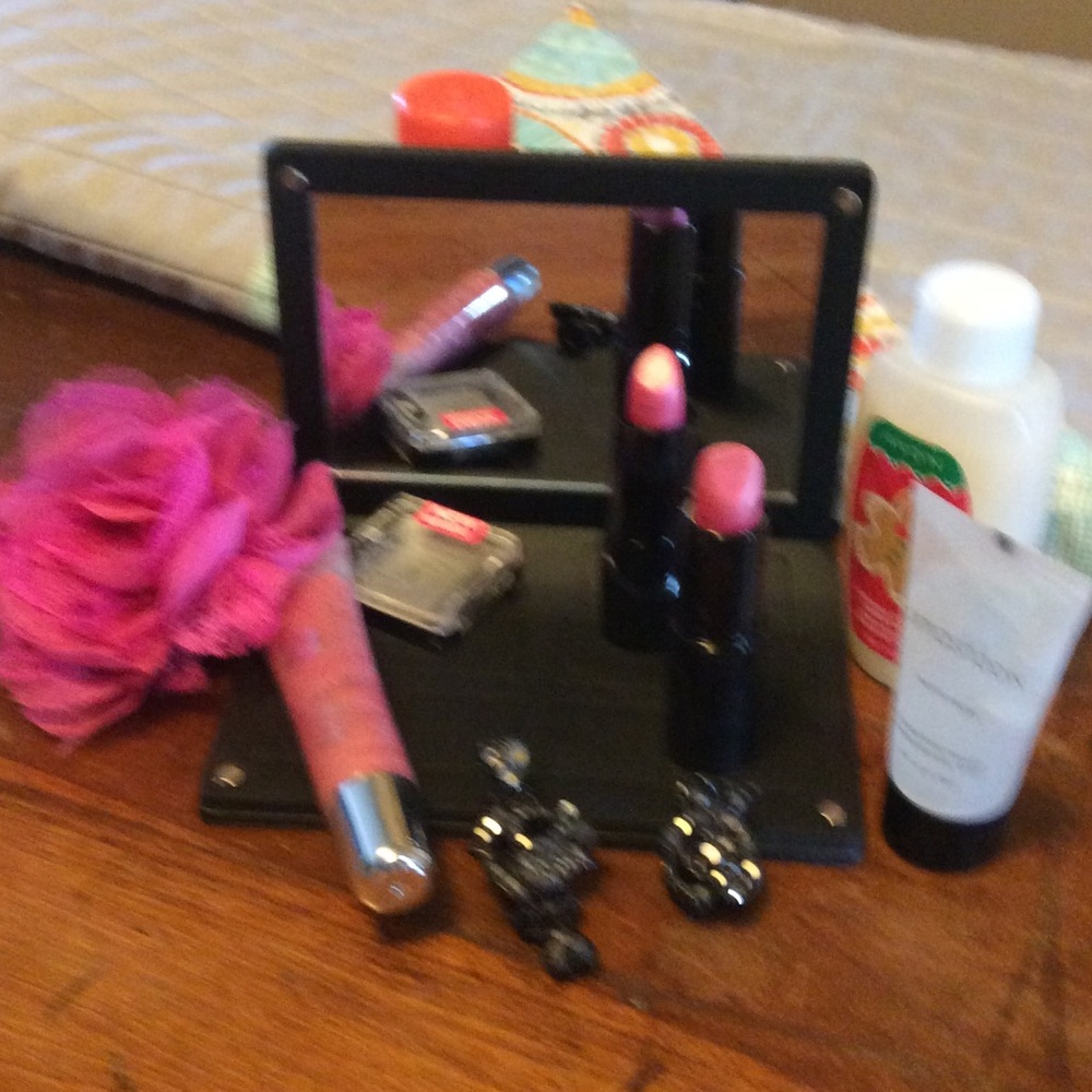 Misc makeup item ,hair clips mirror