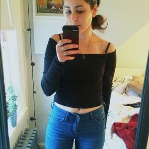 Brandy Melville Off-the-shoulder top