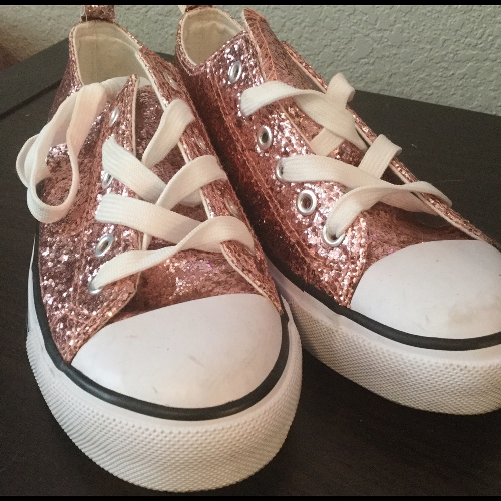 TRENDY Pink SPARKLE shoes!