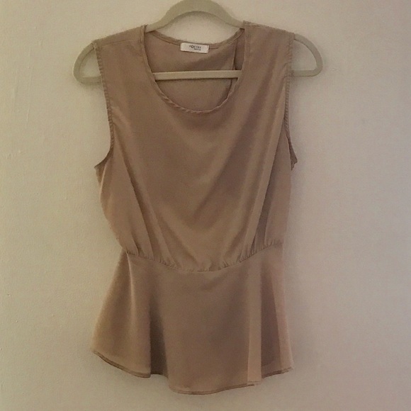 Open-Back Peplum Blouse - Picture 4 of 4