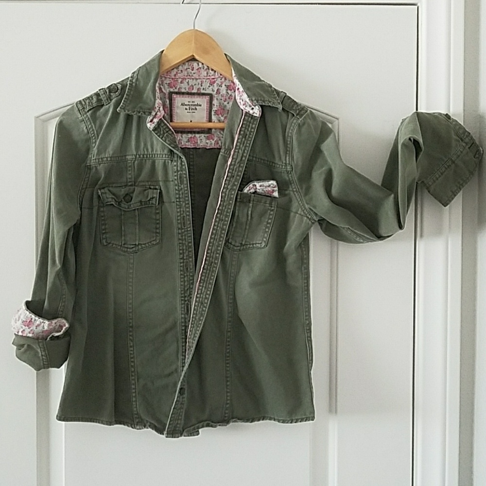 NWOT | Distressed Military Top