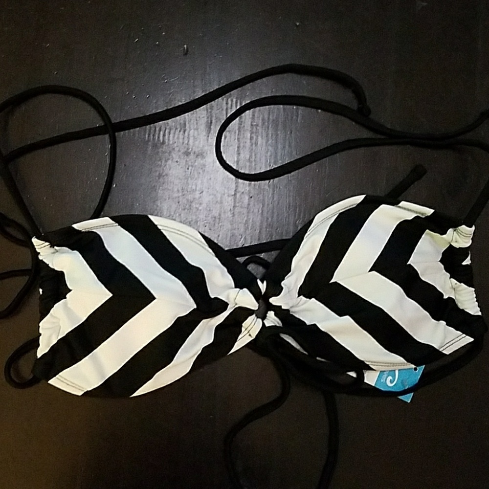 💥 3 for $15 💥 Black and white striped top