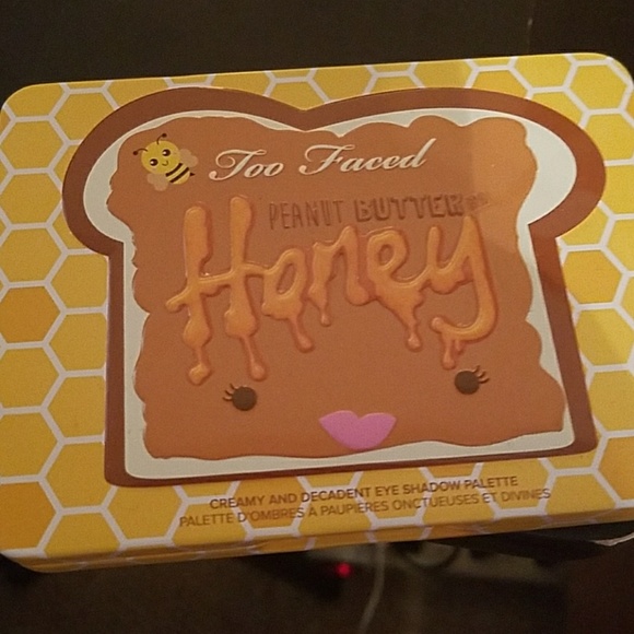 Too Faced Other - Too faced peanut butter honey eyeshadow palette