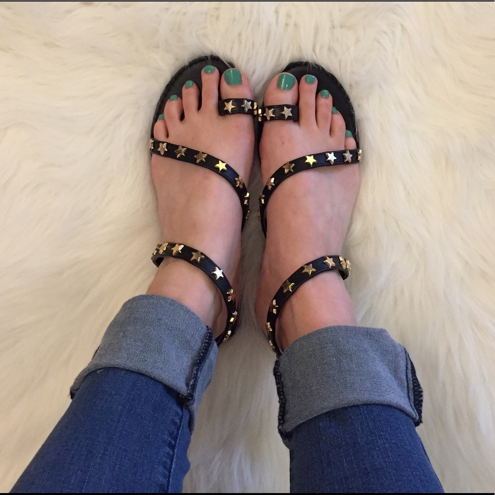 •LAST 1• Black Star Studded Toe Ring Sandal - Picture 6 of 8