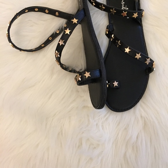 •LAST 1• Black Star Studded Toe Ring Sandal - Picture 5 of 8