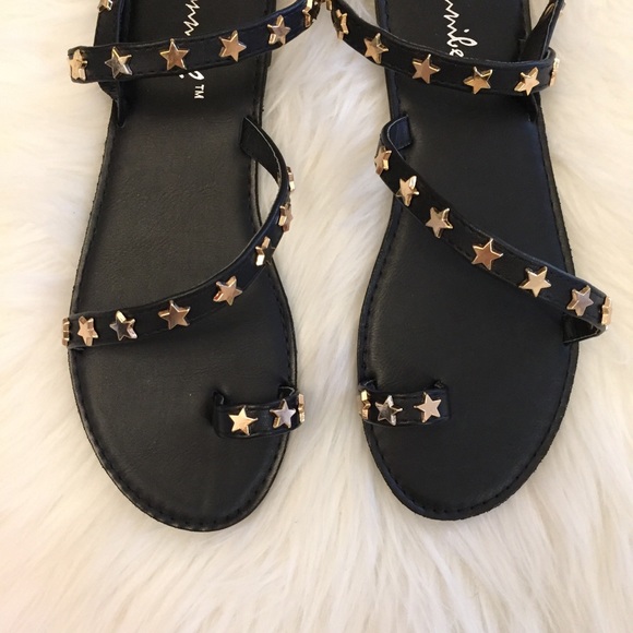 •LAST 1• Black Star Studded Toe Ring Sandal - Picture 7 of 8