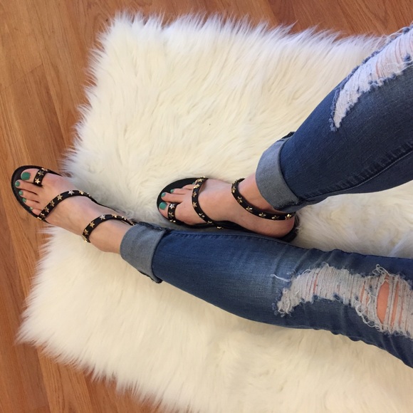 •LAST 1• Black Star Studded Toe Ring Sandal - Picture 2 of 8