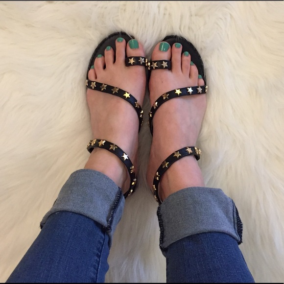 •LAST 1• Black Star Studded Toe Ring Sandal - Picture 6 of 8