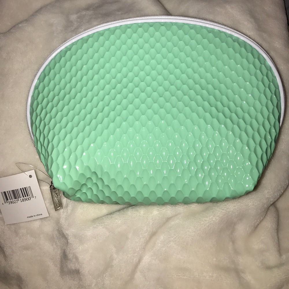 BNWT! Nordstrom Makeup Bag! 💚