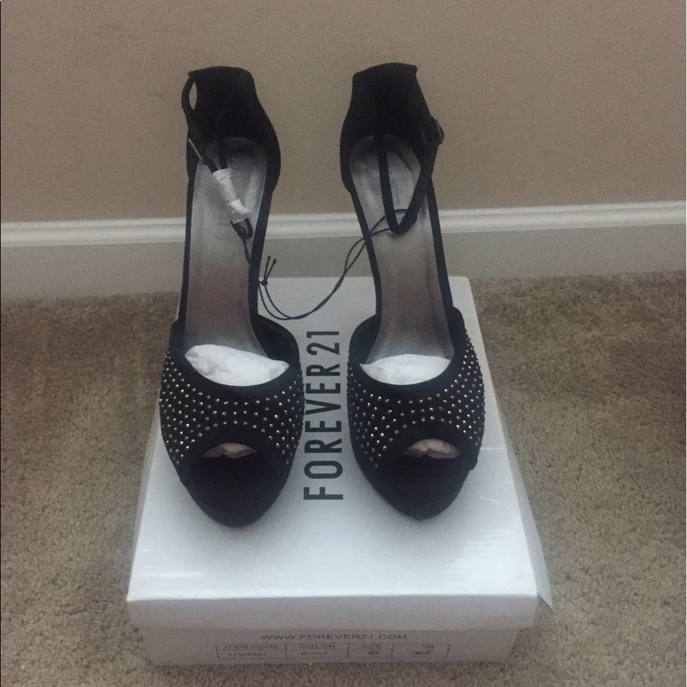 Brand New never worn before black stilleto heels
