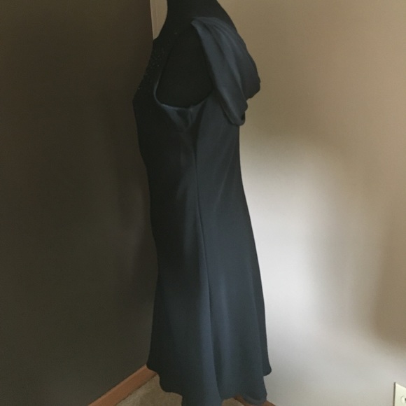 Lil black dress - Picture 2 of 4