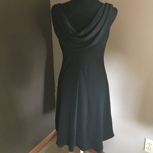 Lil black dress - Picture 3 of 4