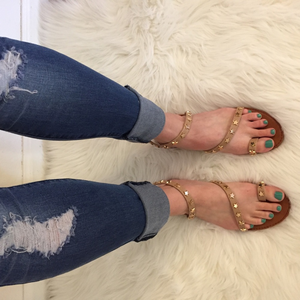 •LAST 6• Nude Star Studded Toe Ring Sandals - Picture 2 of 8