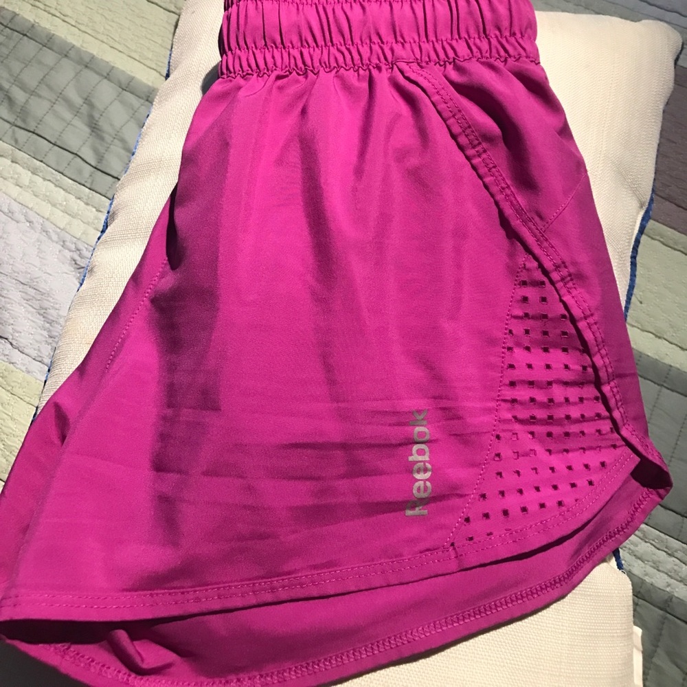 Reebok gym shorts 💚💜