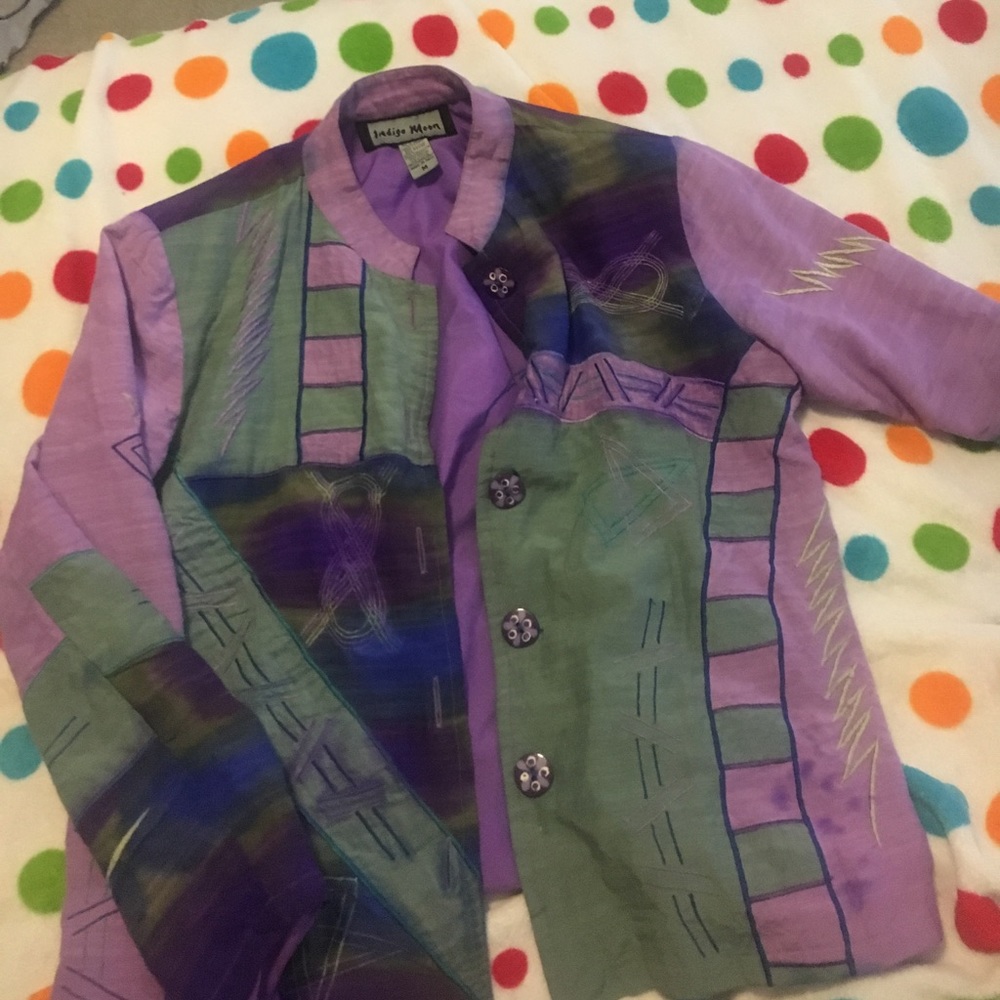 Jacket with shoulder pads
