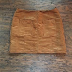 Suede skirt with pockets