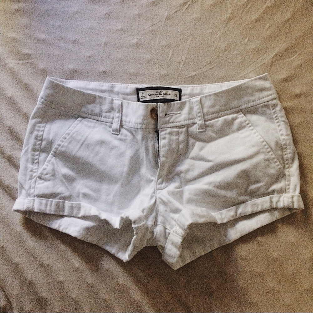 🚫SOLD🚫Abercrombie and Fitch White Shorts