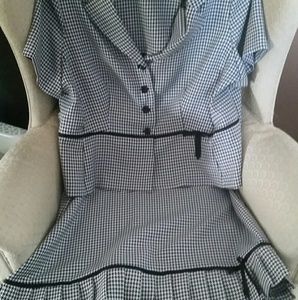 Super cute  balck and white houndstooth skirt suit