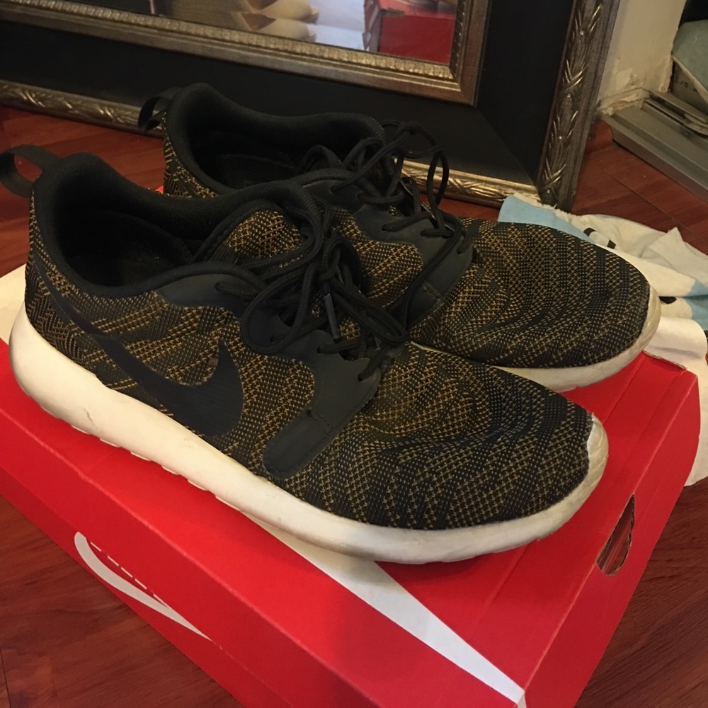 Nike Roshe Run sneakers