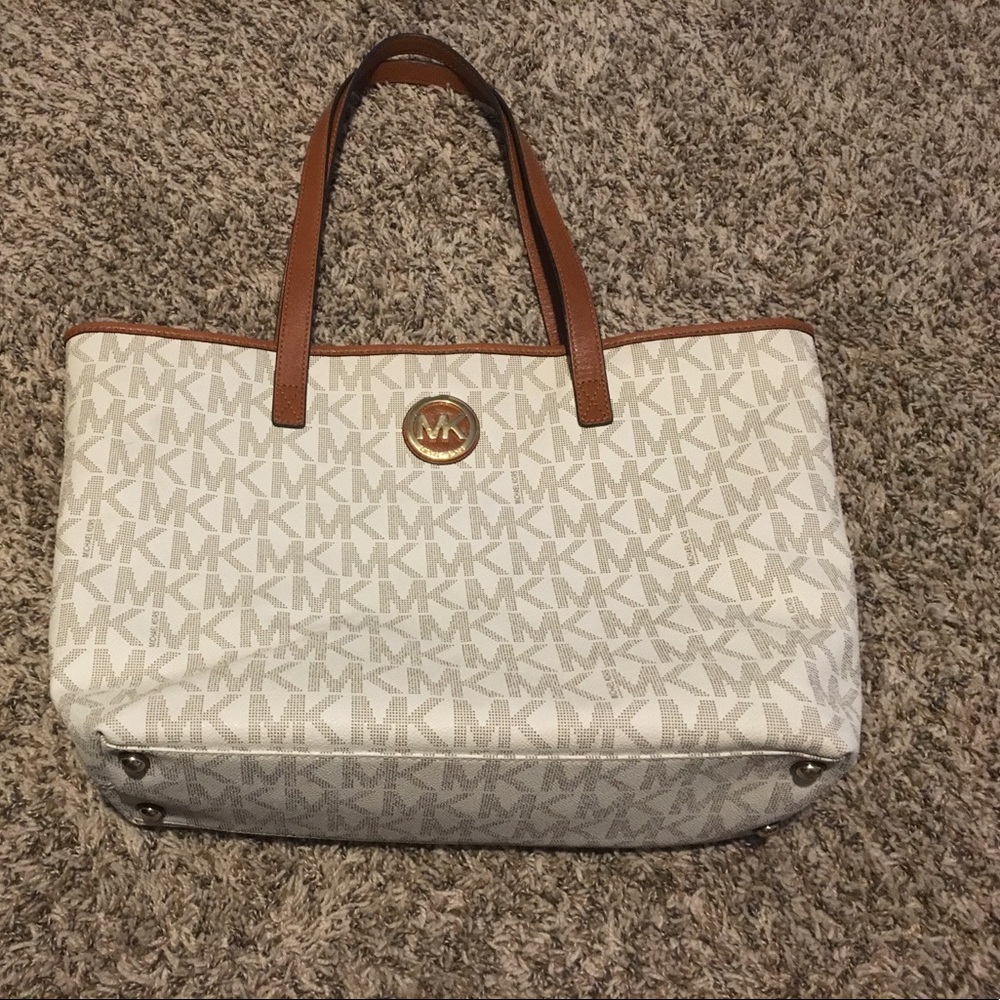 Micheal Kors White Bag