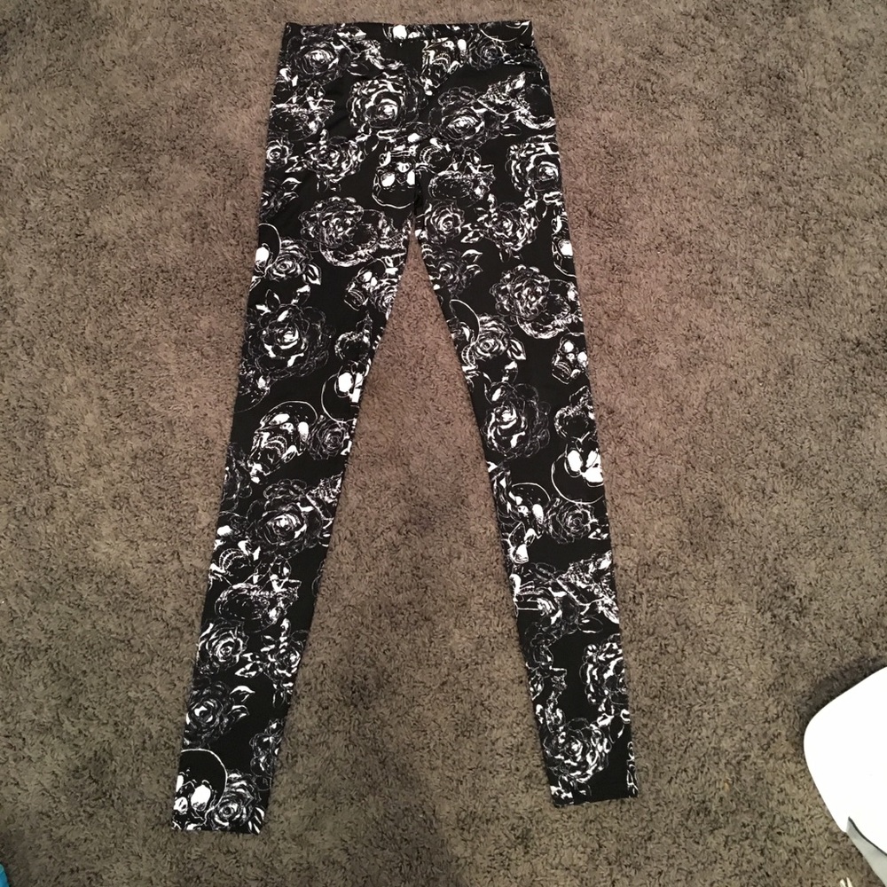 Roses & Skulls Leggings