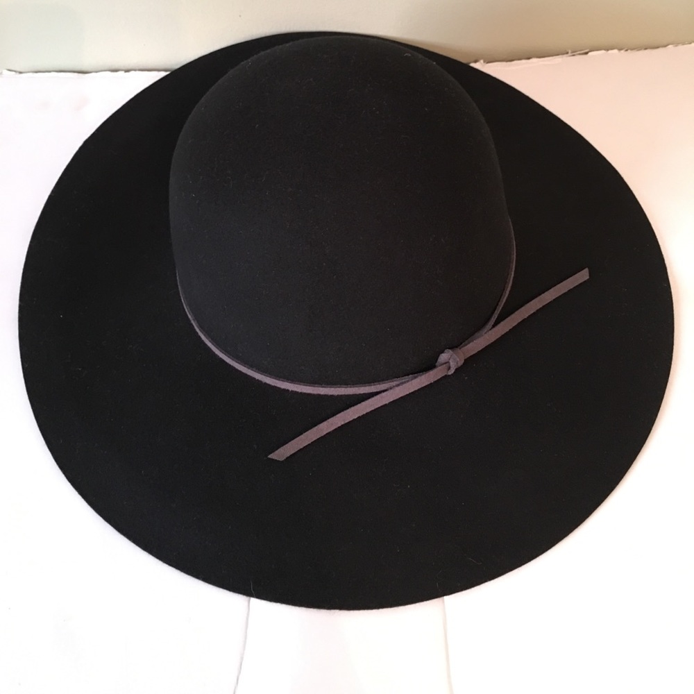 Floppy felt hat