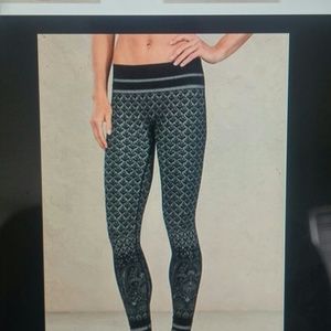 Pre owned Athleta diamond peak tight XS.