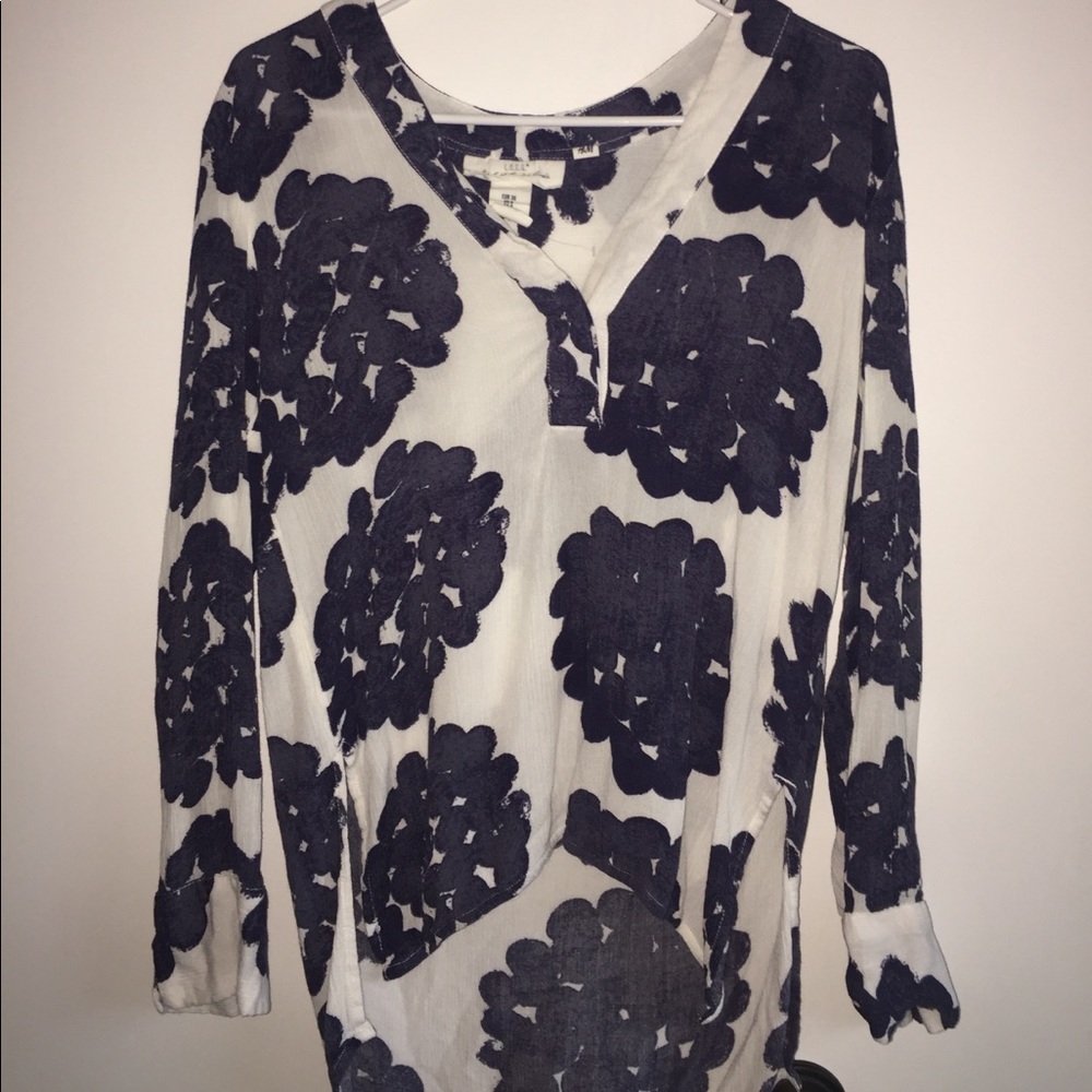 Floral patterned navy and white blouse