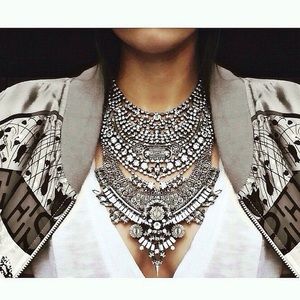 Dylanlex Beyoncé style layered statement necklace