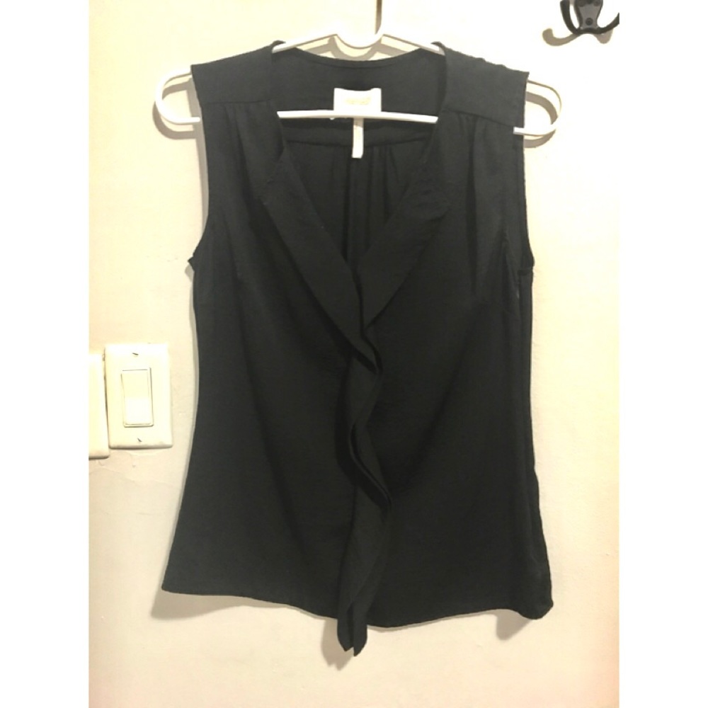 Sleeveless Ruffle Blouse🖤 Laundry by Shelli Segal
