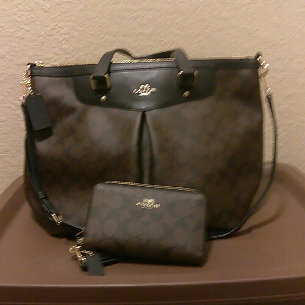 Large Coach handbag w/wallet