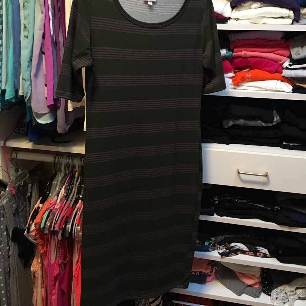 LuLaRoe. Julia. Small