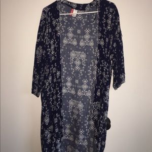 Navy and white patterned cover up/ kimono