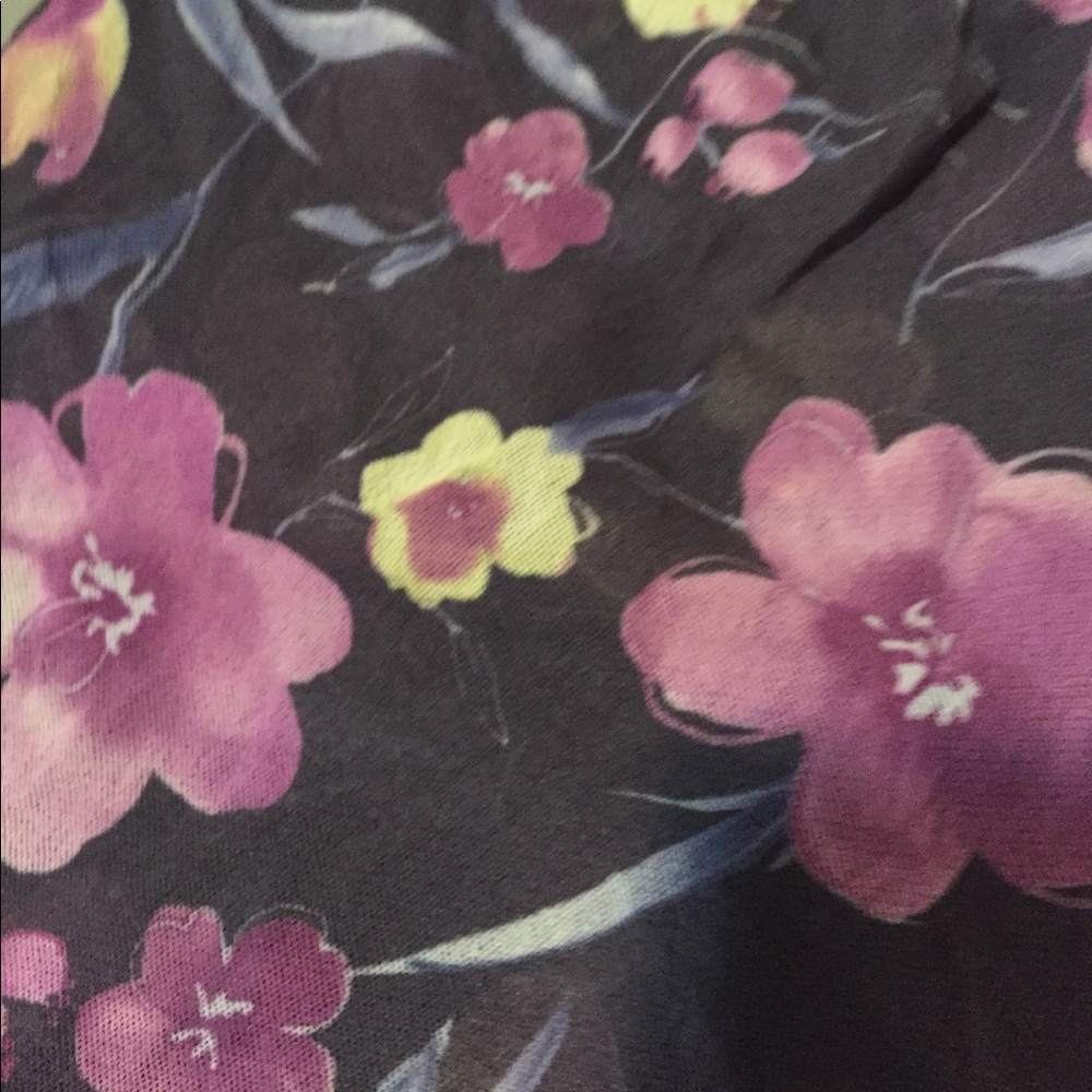 LAST DAY ‼️floral pattern top - Picture 3 of 3