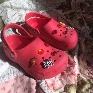 Kids Crocs Red w/cool charms!!!