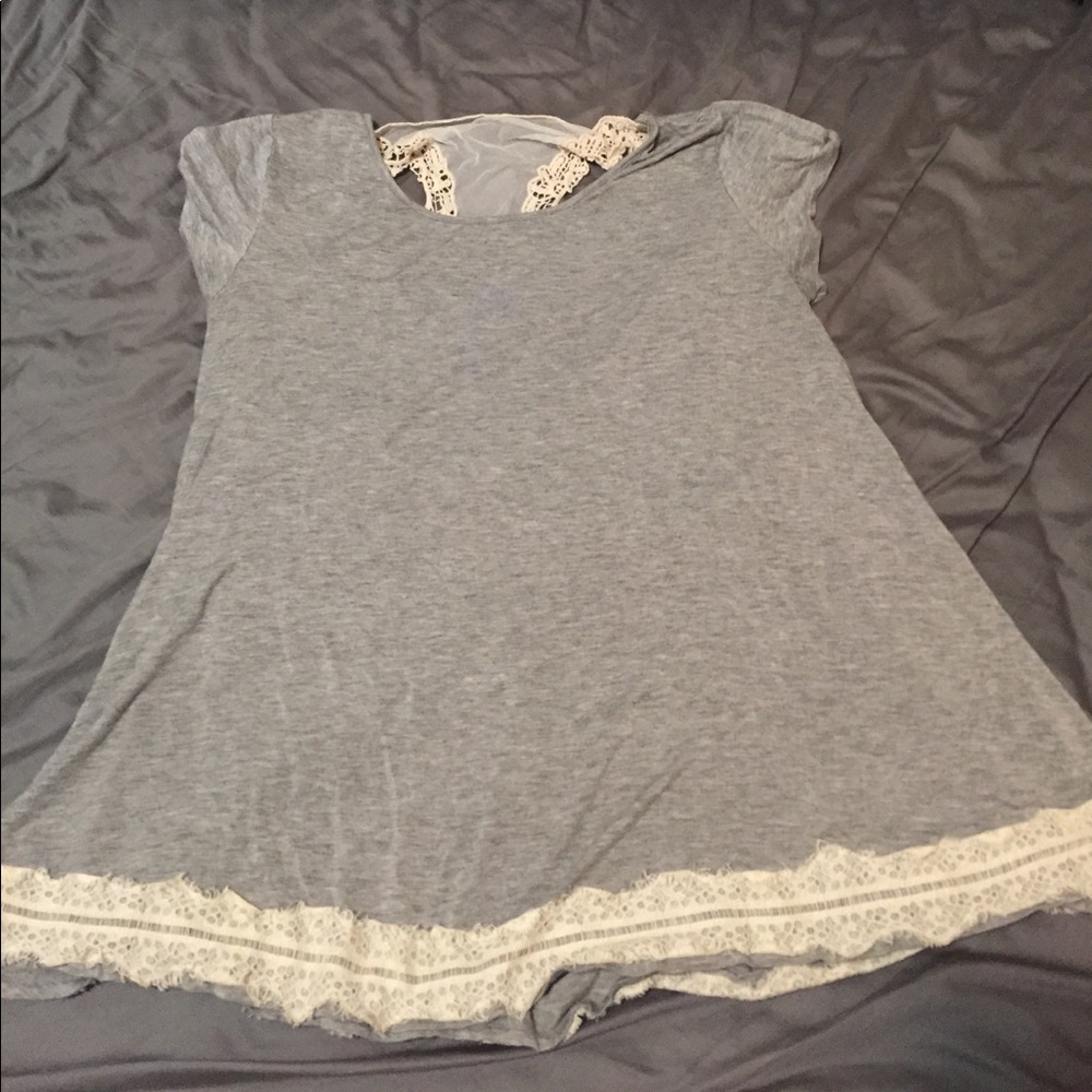 LAST DAY ‼️grey short sleeve w lace