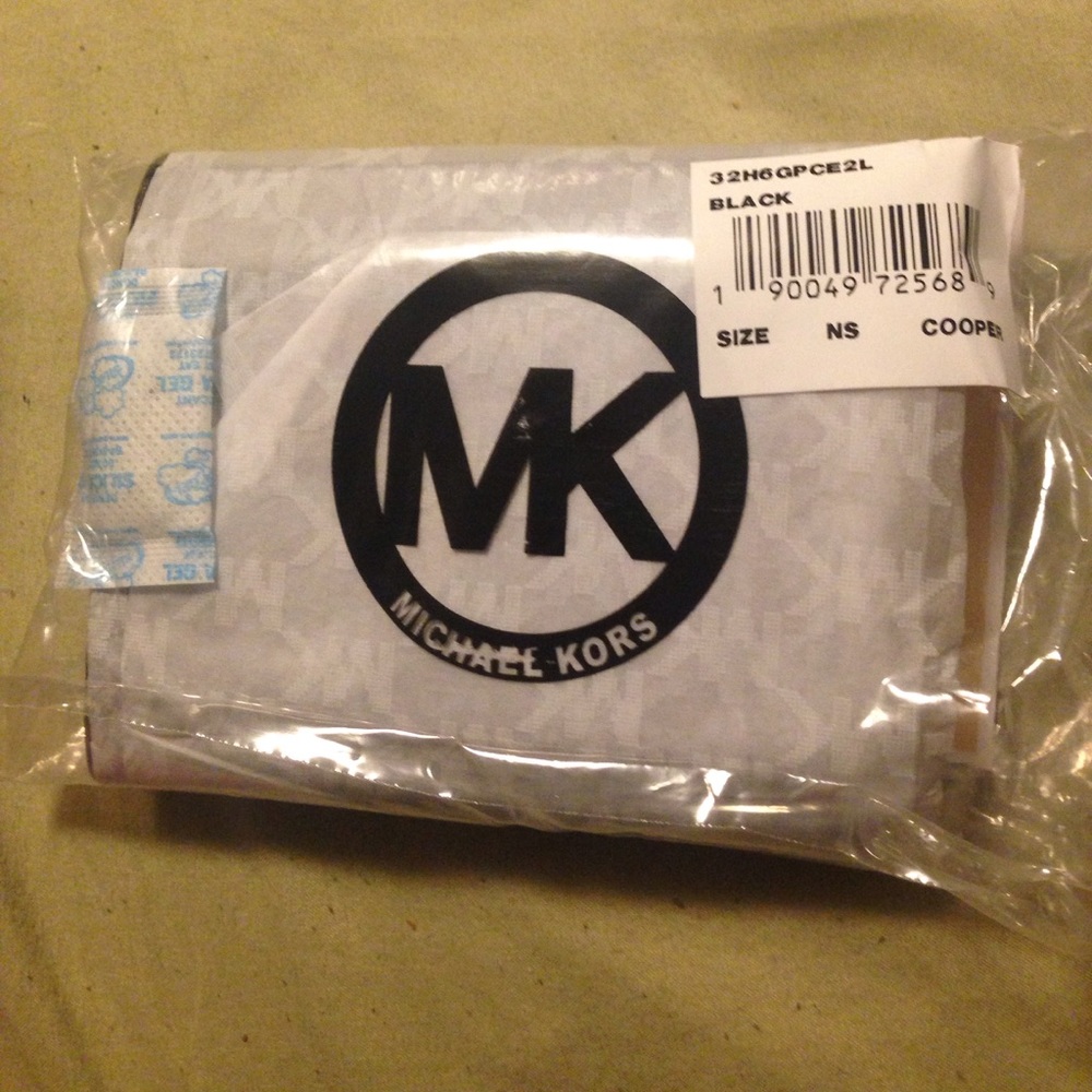 Authentic MKs Black Pebble Leather Wallet